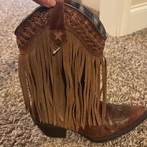 Pointed toe cow girl boots